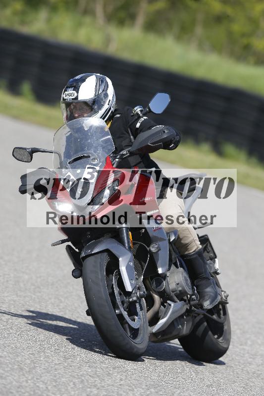 /Archiv-2025/09 22.04.2025 Cornu Master School ADR/gruen-vert/33